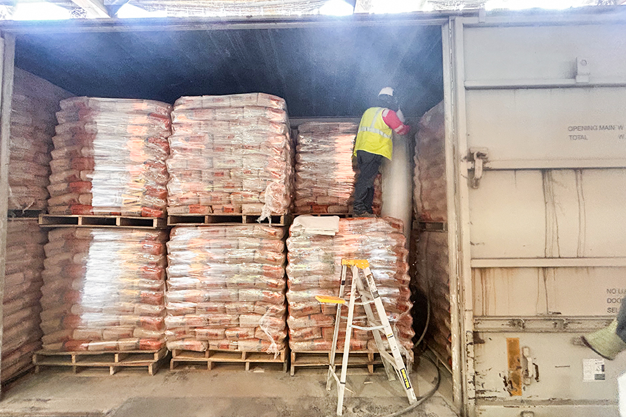 Soluzioni personalizzate di sacchi gonfiabili per il trasporto ferroviario per un'azienda leader nel settore del cemento nordamericano: dai prodotti standard all'innovazione basata su scenari concreti